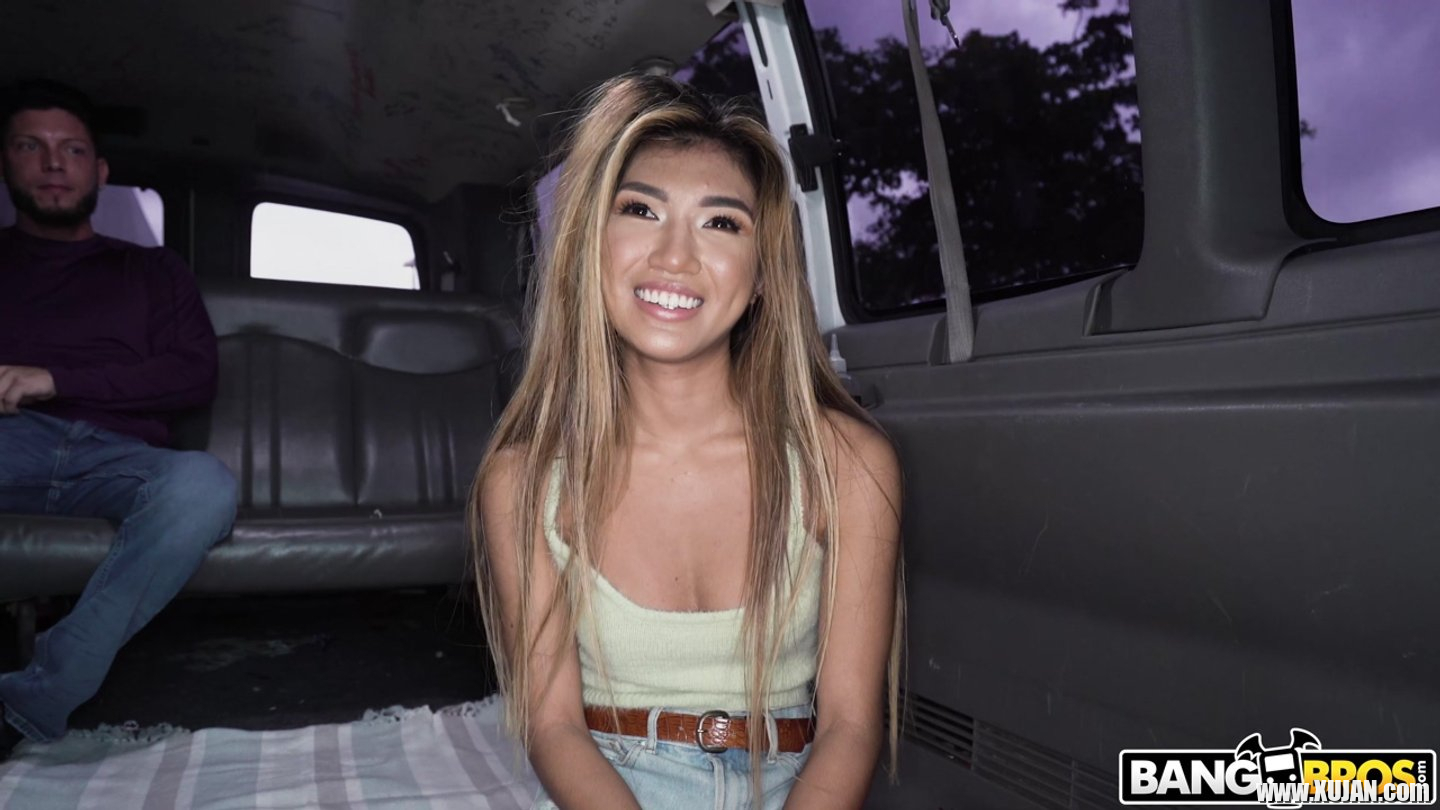 Hot girl Clara Trinity gets exposed on a bang bus - Photo #3468445