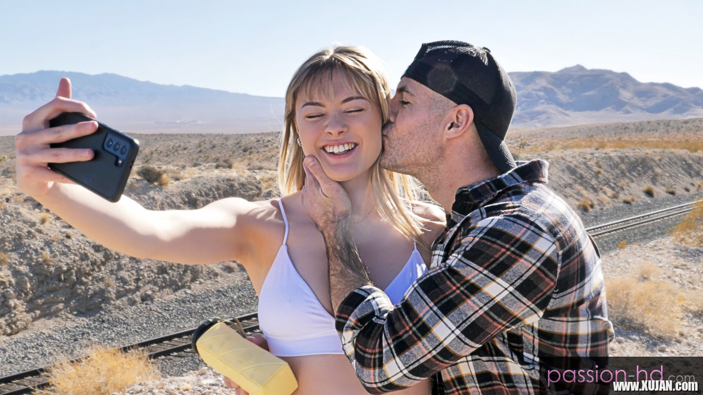 Super hot hiker Amber Moore gets seduced in deep fuck session - Photo #3468876