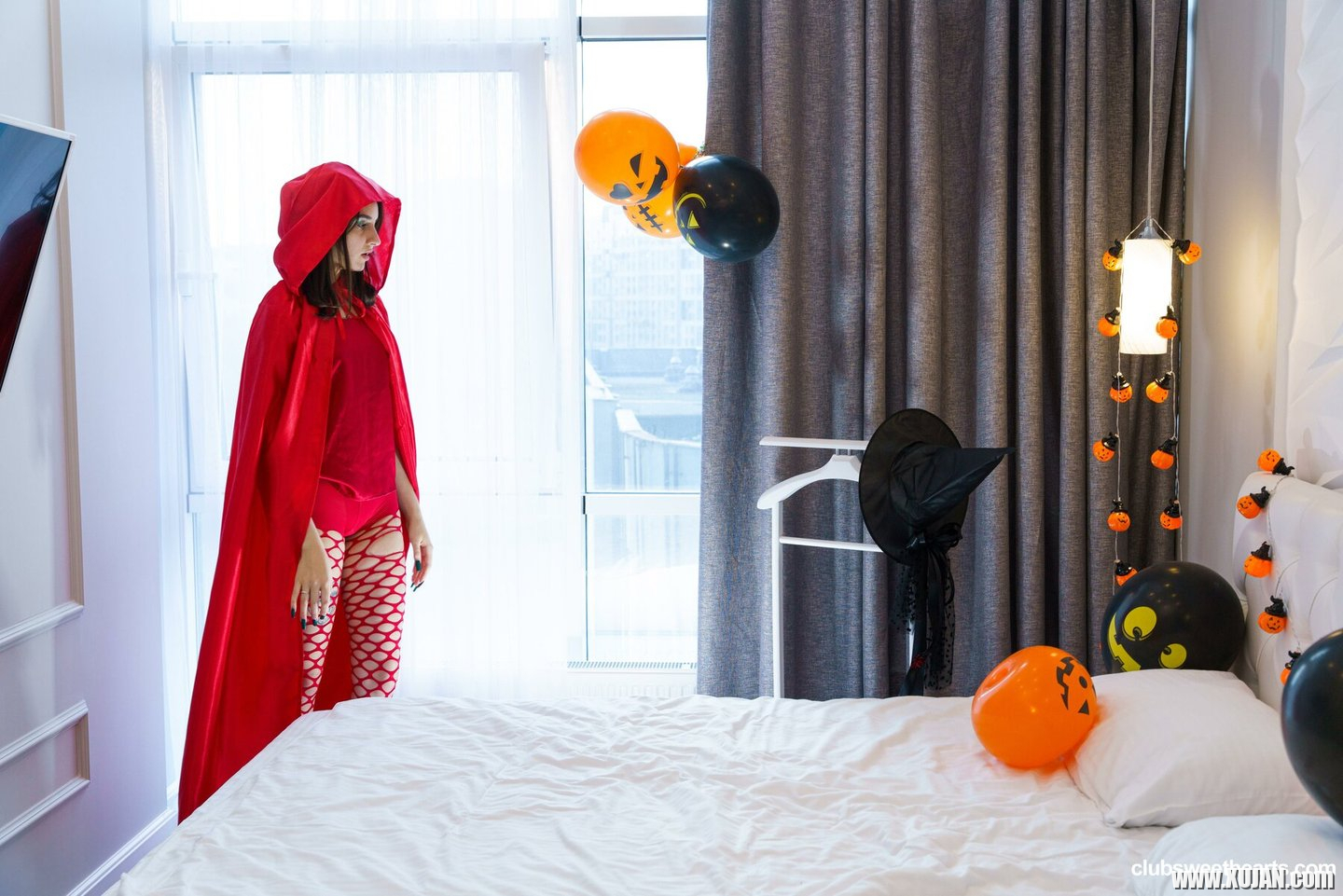 Eva Tender posing in a sexy devil costume in the bedroom - Photo #3469744