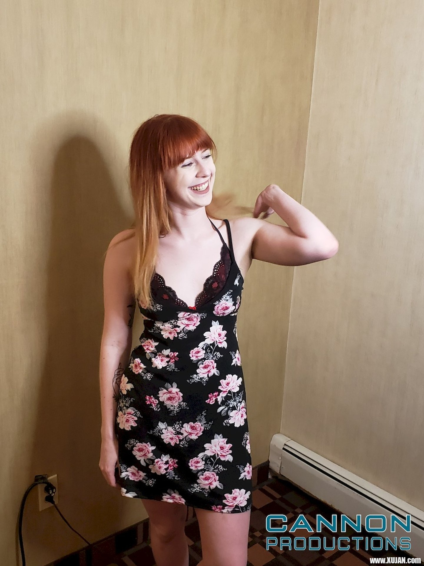 Pretty chick Hannah Grace takes off her flower dress and poses in lingerie - Photo #3470530