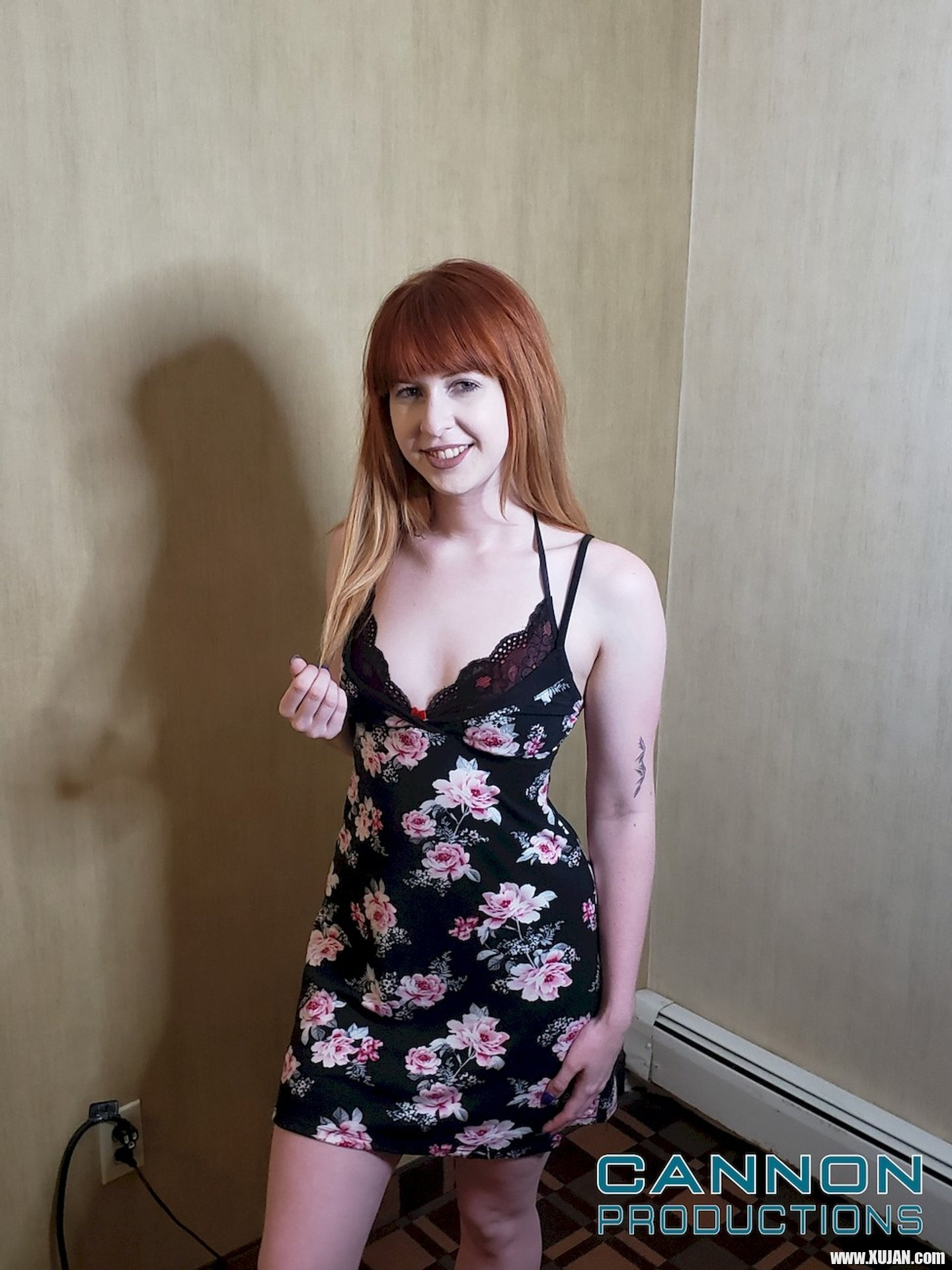 Pretty chick Hannah Grace takes off her flower dress and poses in lingerie - Photo #3470532