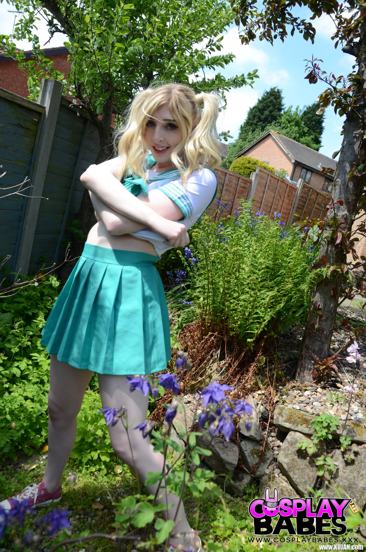Hot schoolgirl Jessica Jensen toying in the Garden - Photo #3470768