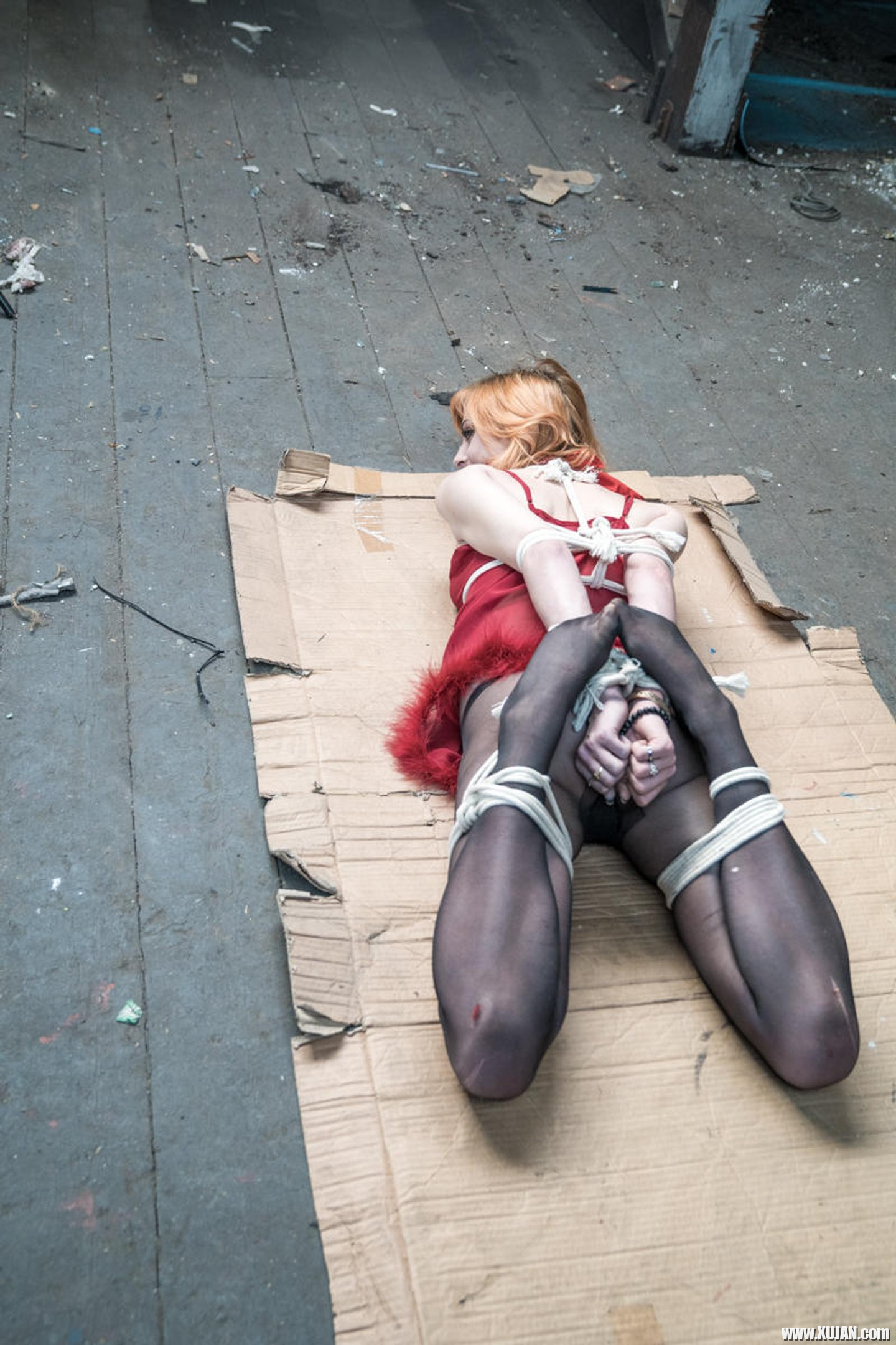 Ginger chick gets hogtied wearing red negligee - Photo #3472275