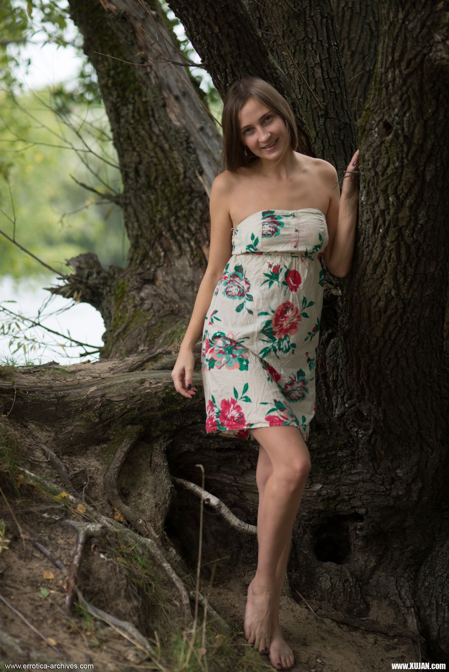 Alexa Mood strips and spreads Beaver in the Woods - Photo #3472394