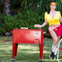 Sporty Hottie Angela White spreads her wet Muff