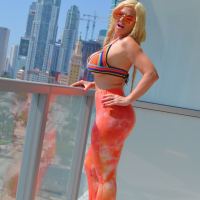 Kelley Cabbana shows off her Ass and Tits Outside