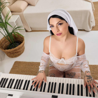 Roma Amor sucks and fucks a cock in POV VR