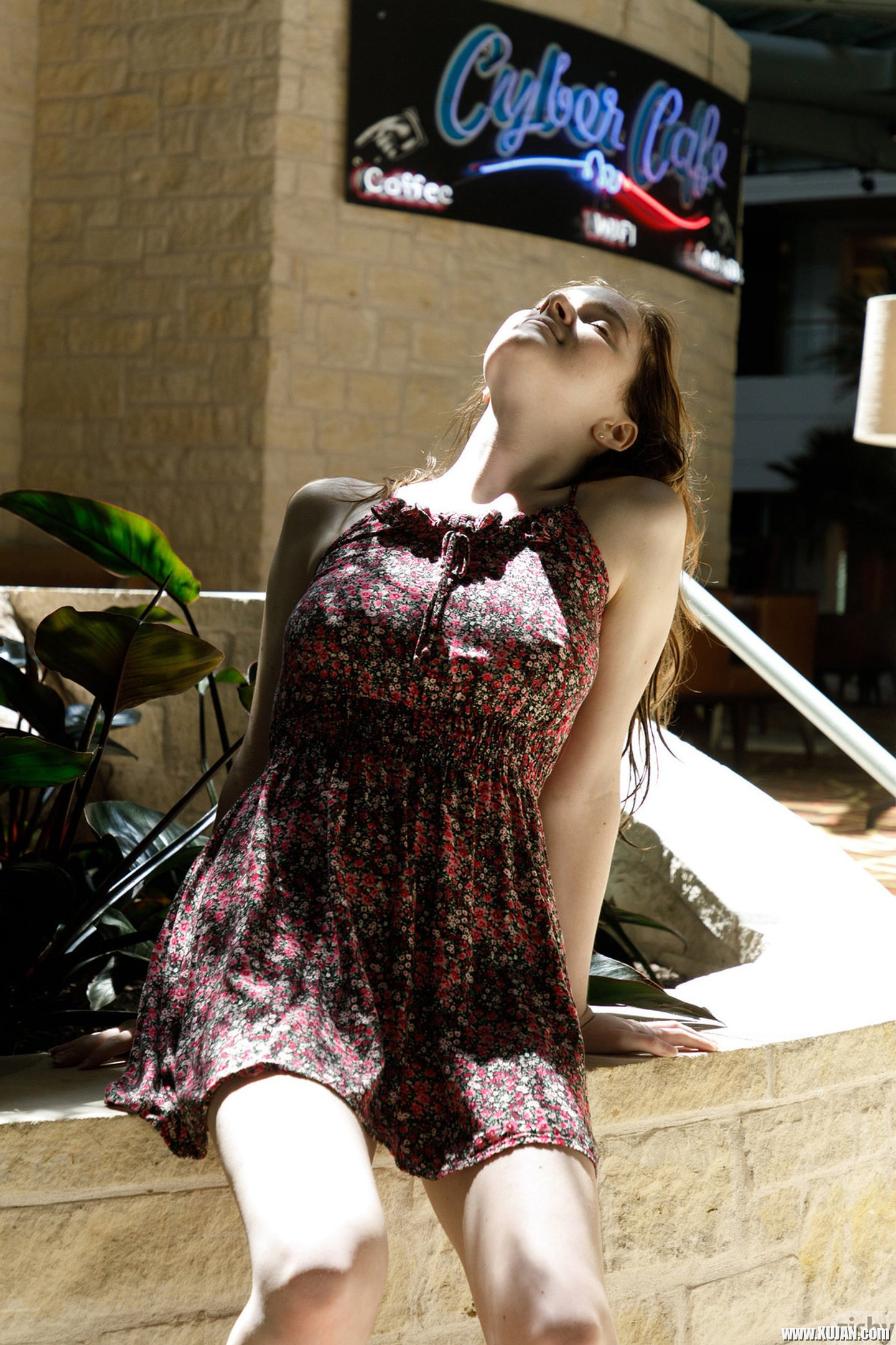 Daring Hazel Moore flashing inside her hotel - Photo #3474198