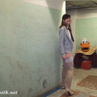 Kinky Jeny Smith shows her hot Pussy in a Hallway