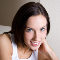 Sophie Strauss pulls down her Shorts and bends over