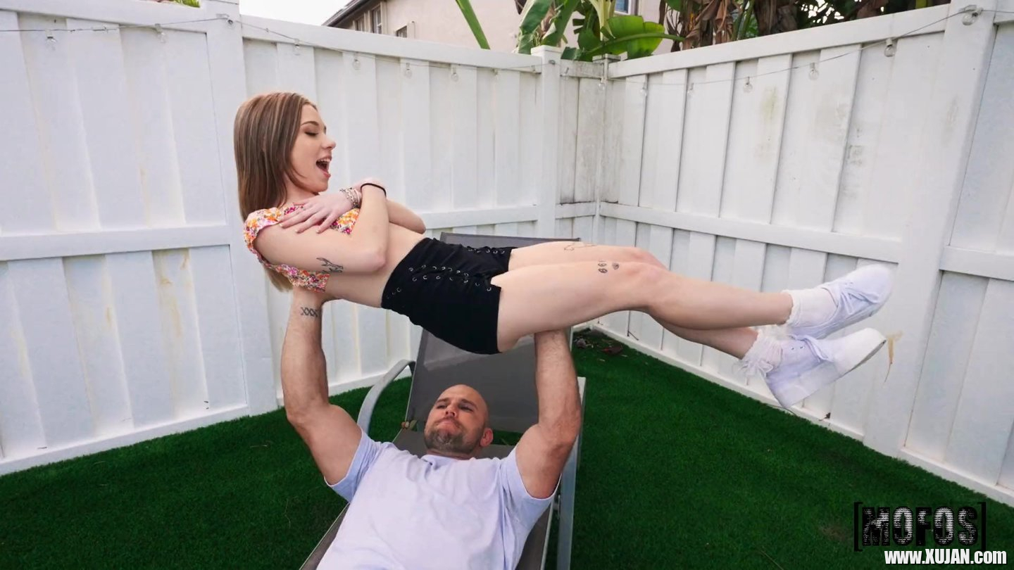 Tiny bitch Venus Vixen fucks with muscled JMac at Mofos Network - Photo #3479601