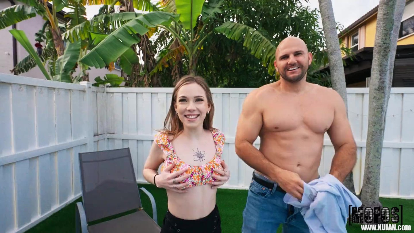 Tiny bitch Venus Vixen fucks with muscled JMac at Mofos Network - Photo #3479602