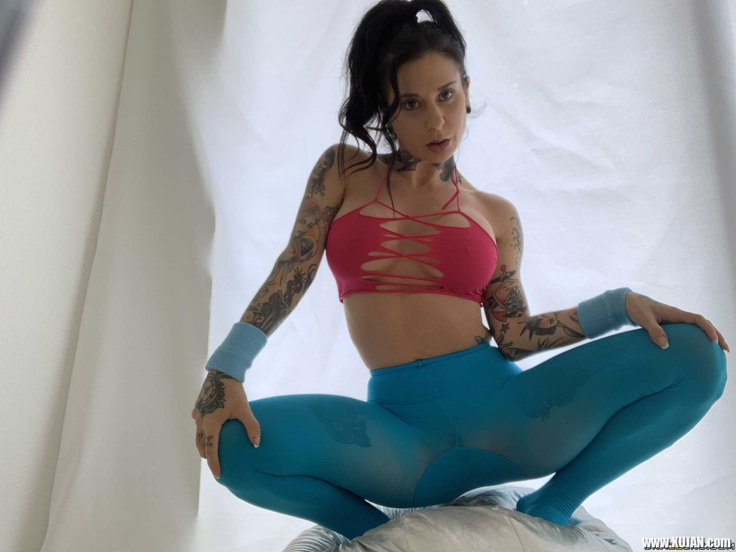 Fit and busty Bitch Joanna Angel gets exposed - Photo #3480777