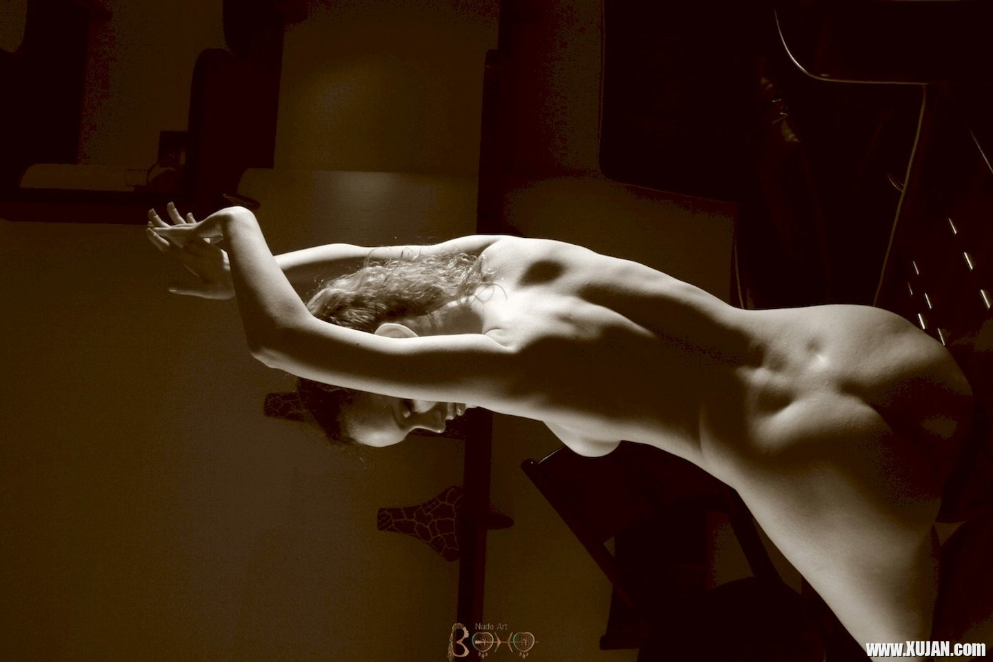 Lovely babe Julia teasing with her nice body on a table - Photo #3482638