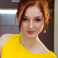Erotic Babe Leona Honey removes her yellow Dress