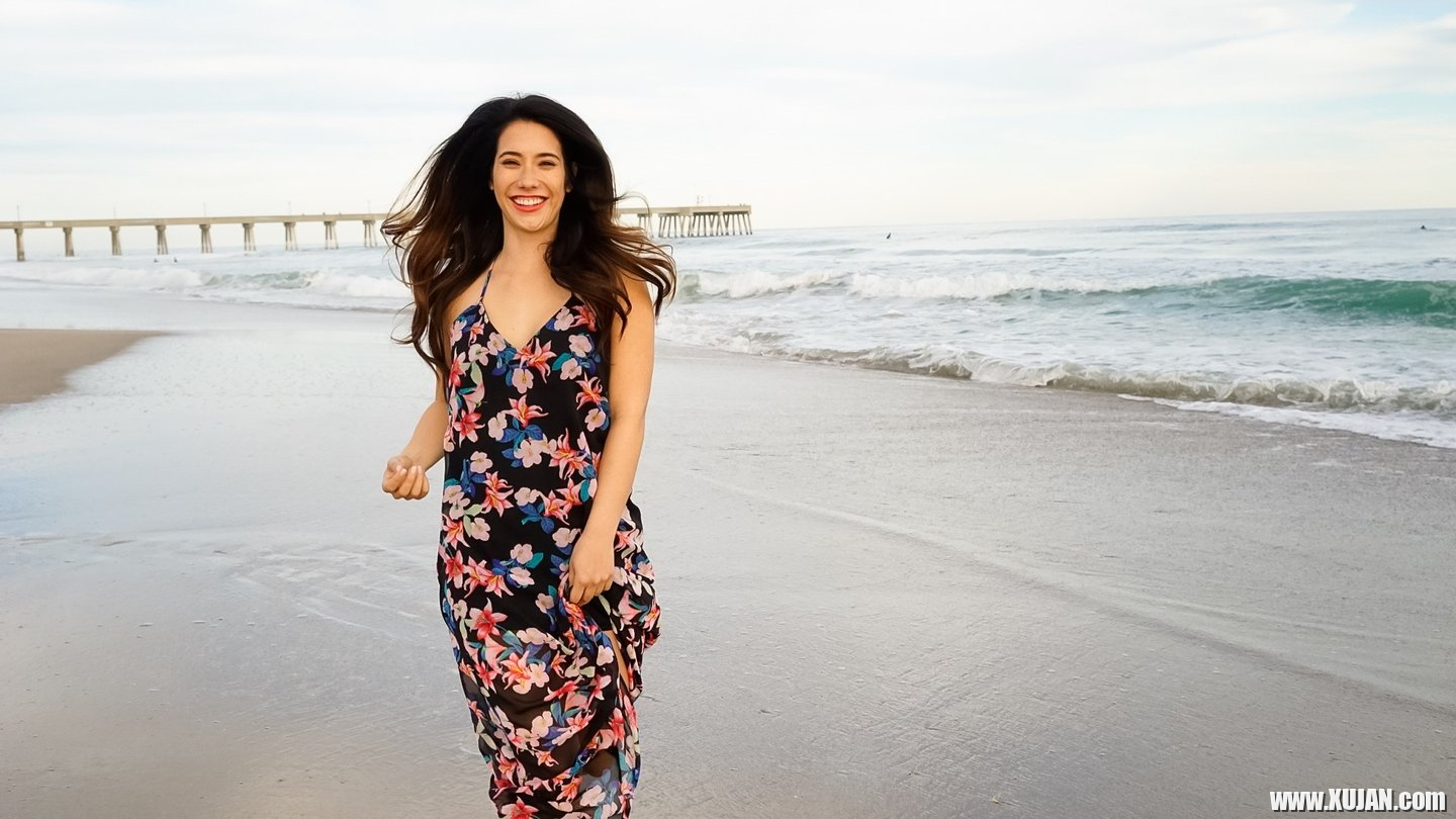 Stunning Eva Lovia posing in Bikini at the Beach - Photo #3486262