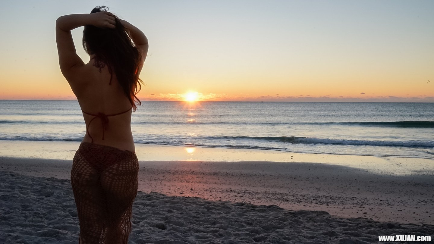 Stunning Eva Lovia posing in Bikini at the Beach - Photo #3486270