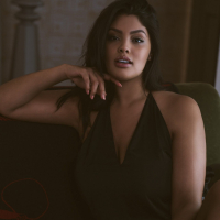 Jocelyn Corona loves to get nude and show Melons