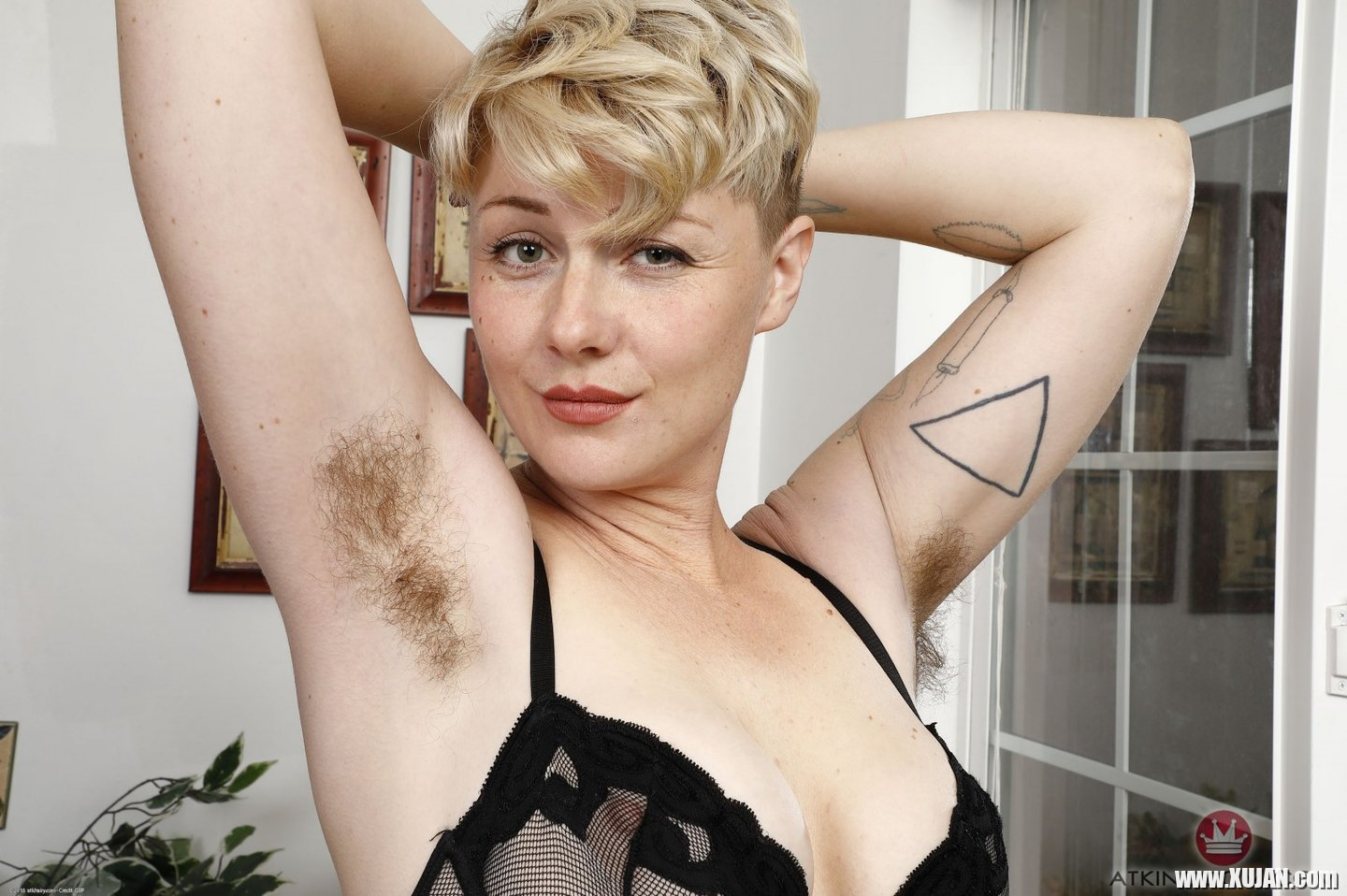 Short haired blonde Dakota Rose has a hairy cunt - Photo #3488085