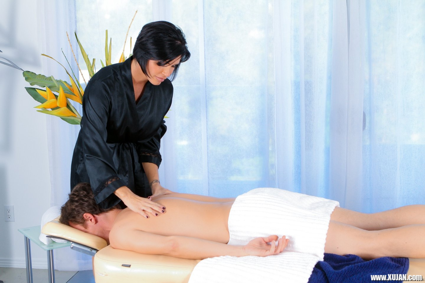 Shay Fox gives a Massage with a Happy Ending - Photo #3490070