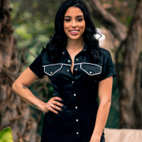 Dark haired beauty Vanessa Sky sucks and fucks