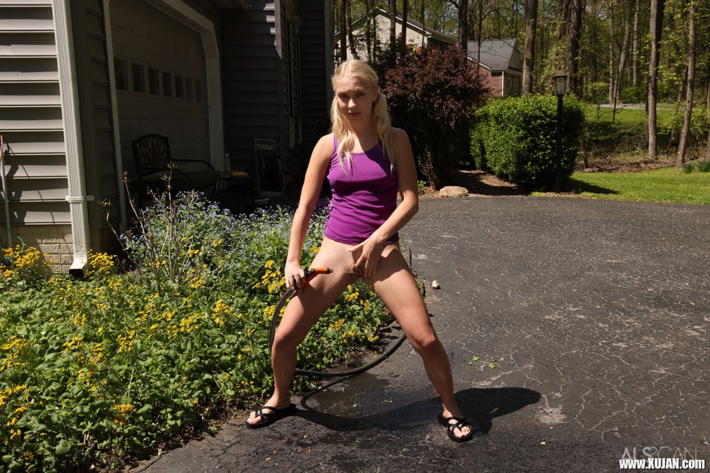 Kinky gardener Braylin Bailey plays with carrot - Photo #3495439