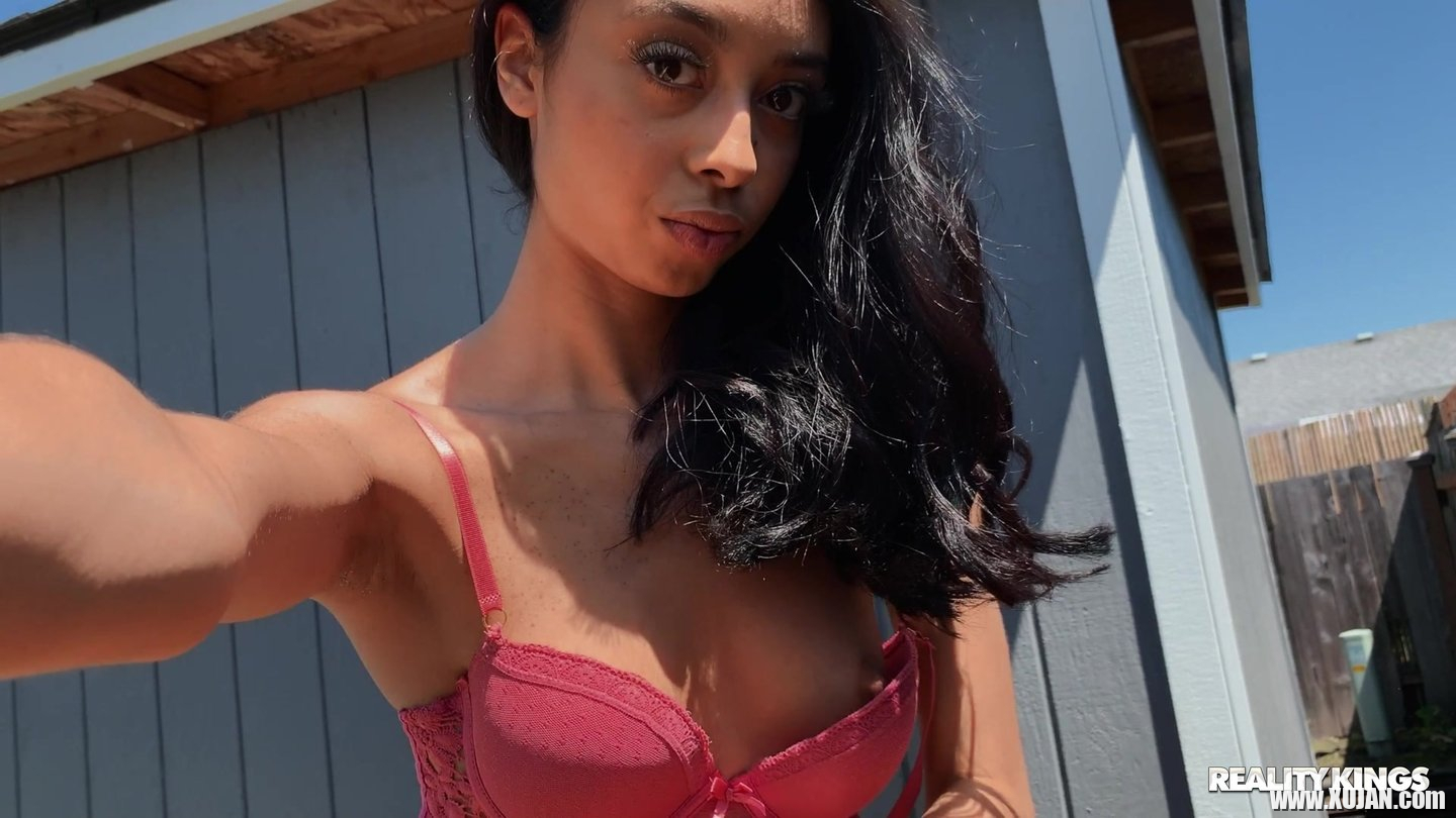 Latin beauty Jada Doll bounces on a thick dick - Photo #3498145