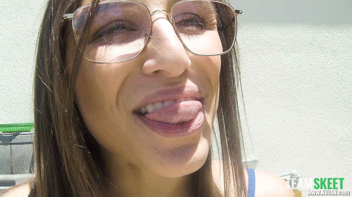 Booty babe Abella Danger bouncing on a big dong - Photo #3505719
