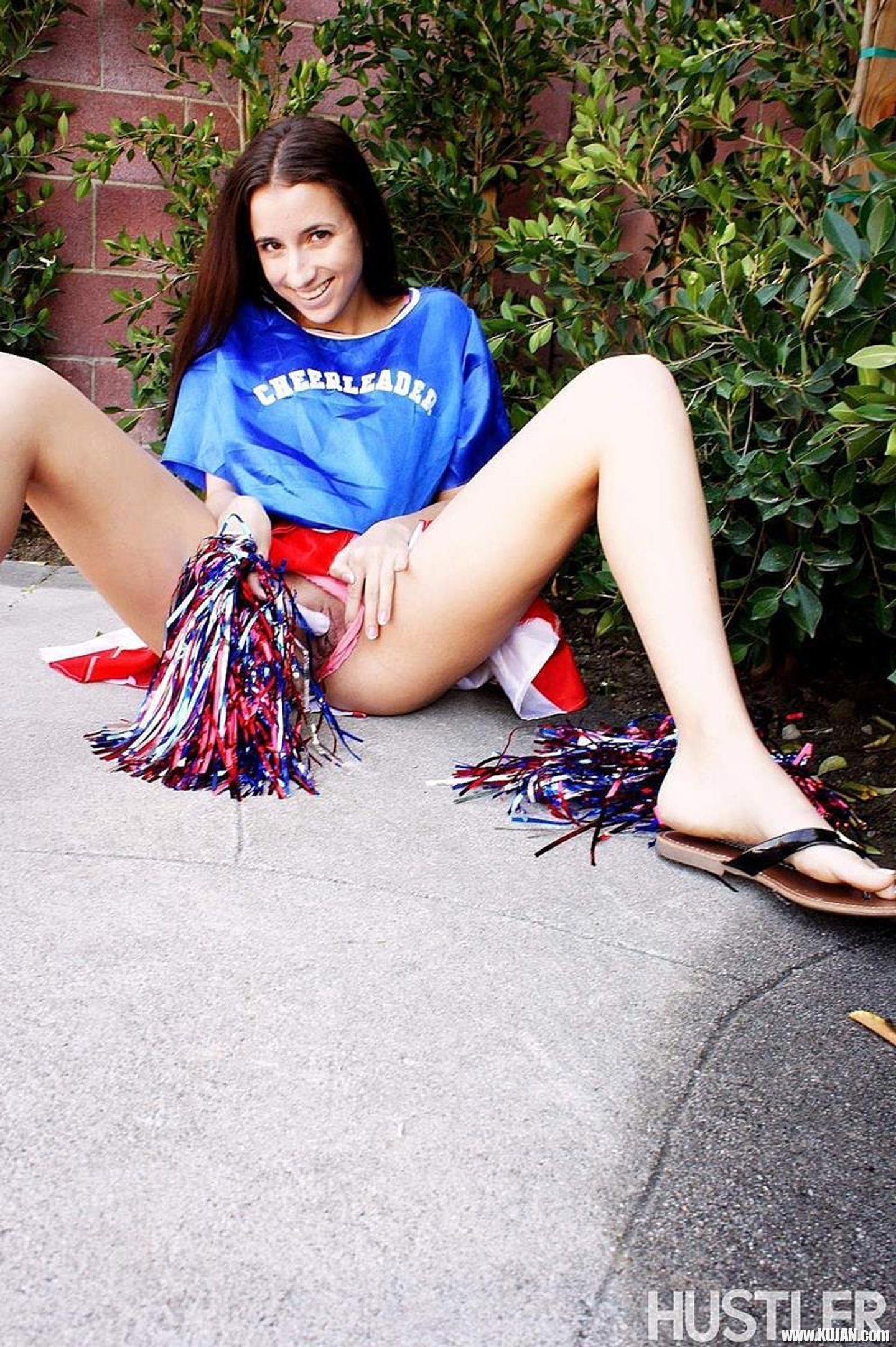 Cheerleader Belle Knox showing her pink Pussy - Photo #3511680