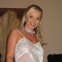 Silvia Saint showing her Curves changing sexy Outfits