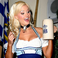 Holly Madison queen release her big breasts