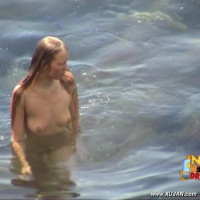 Lovely naked blonde masturbates under the water