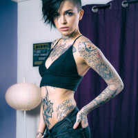 Leigh Raven exposes her inked body in the living room