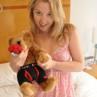 Sunny Lane gets horny in bed