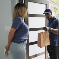 Bootylicious Valentina Jewels seduces and fucks a black delivery guy