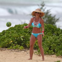 Britney Spears shows off her hot body in tiny blue bikini