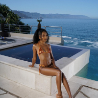Gorgeous black chick Olivia Jayy plays with her own naked body