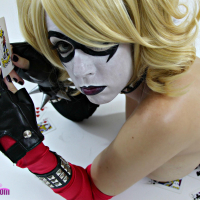 Busty hottie Kayla Kiss dresses up as Harley Quinn for you