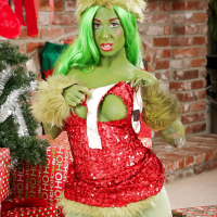 Greenskinned amateur Joanna Angel poses very hot on Christmas