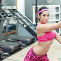 Sporty Asian babe Mia Li drops her clothes and begins her exercises