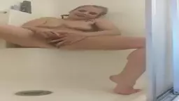 Ltsonvats shampuni shishn ynknum e