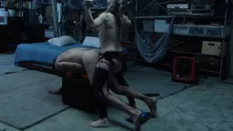 Chkvum e strapon ov