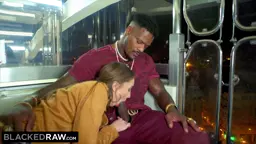 Lena Reyfy tstsum e avtobusy