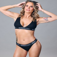 Harlie Hotwife