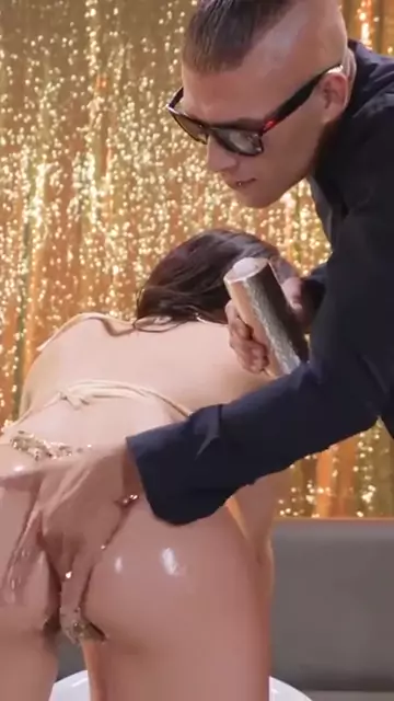 pumping valentina nappi booty glistening curvy