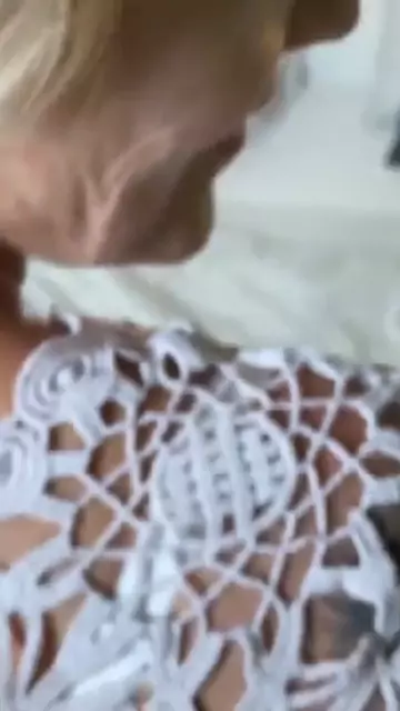 gives closeup cougar