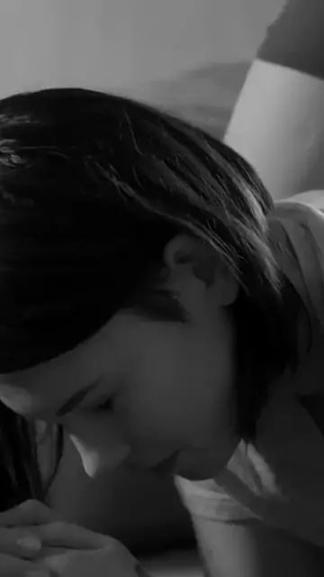 lovely brunette spreads masturbate