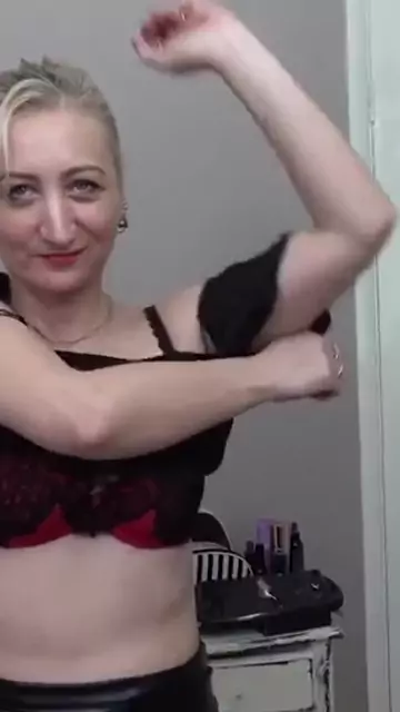 mature dildo drills depraved