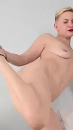 hanna manfoma flexy cougar masturbating