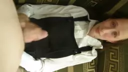 С трудом уговорил жену подрочить ему на камеру